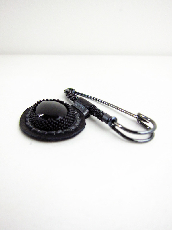 Robin Mollicone Chelsea Brooch, Black Robin Mollicone Chelsea Brooch, Black