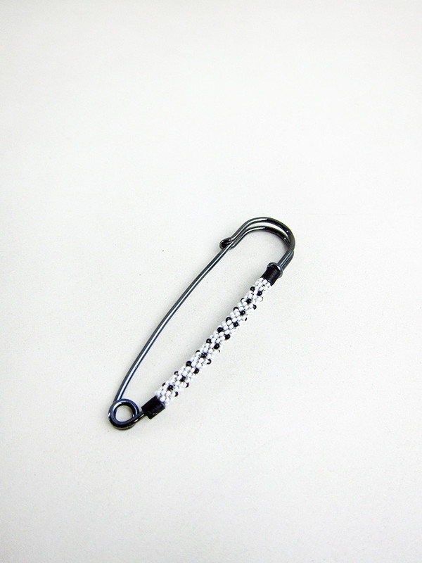 Robin Mollicone White/Black Dot Pin Robin Mollicone White/Black Dot Pin