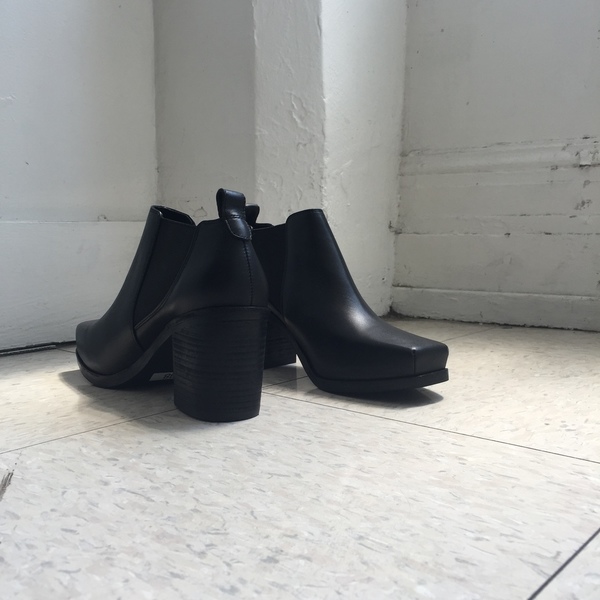Intentionally Blank HARPER BOOT BLACK LEATHER Intentionally Blank HARPER BOOT BLACK LEATHER