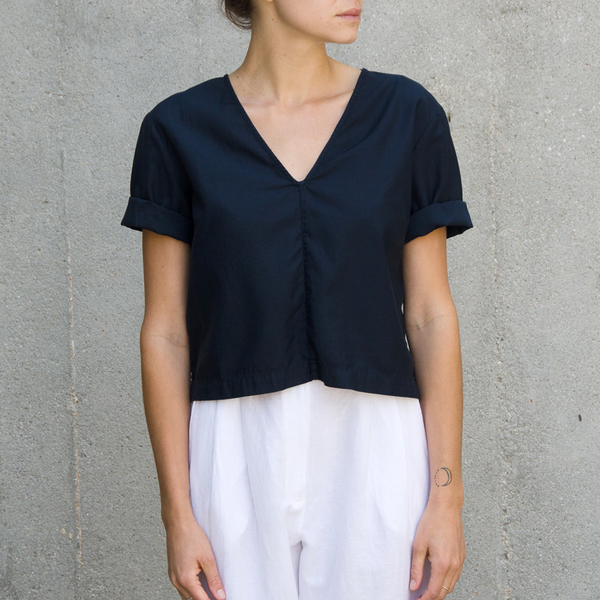 ALI GOLDEN V-NECK TOP - WHITE ALI GOLDEN V-NECK TOP - WHITE