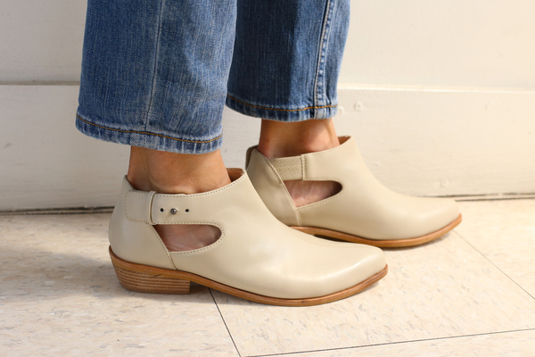 Intentionally Blank FINC BOOTIE BONE LEATHER Intentionally Blank FINC BOOTIE BONE LEATHER