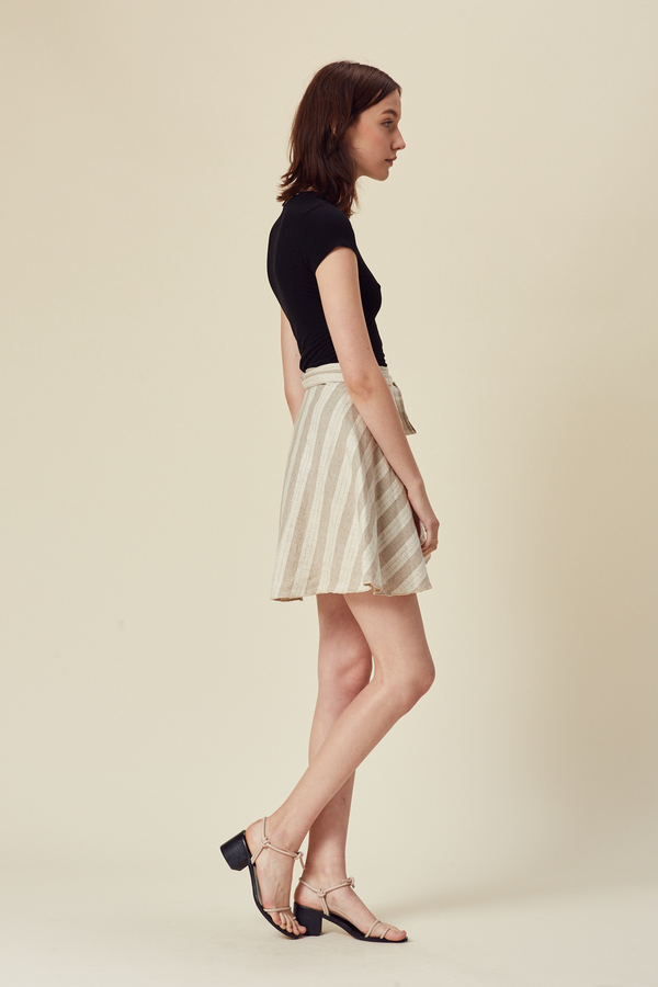Stil. Mini San Pedro Skirt in Natural Stripe Stil. Mini San Pedro Skirt in Natural Stripe