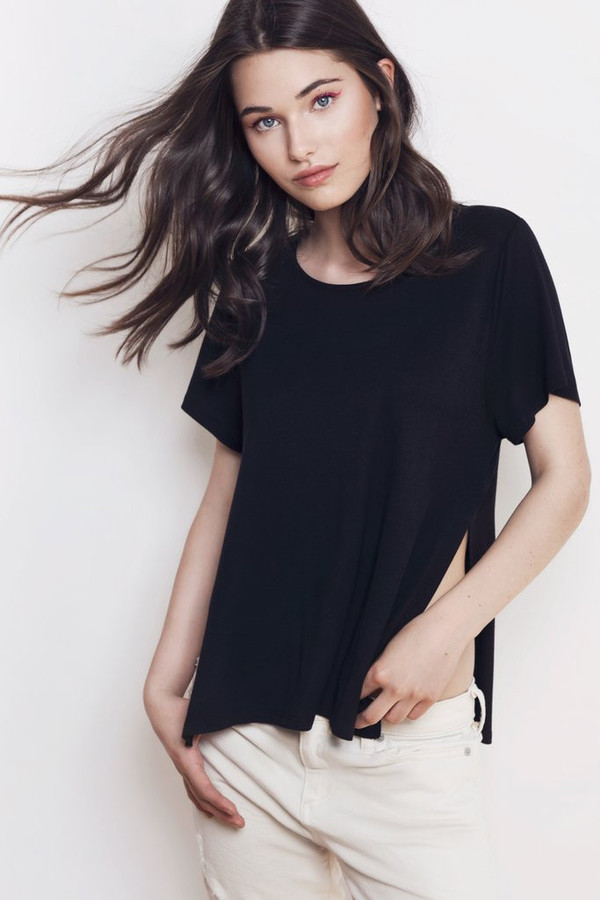 Menage A Deux High-Slit Crew Neck Menage A Deux High-Slit Crew Neck