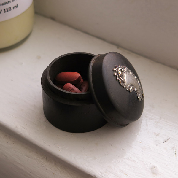 Erica Tanov ebony pill box Erica Tanov ebony pill box