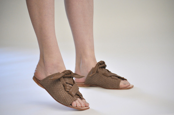 The Palatines Shoes Texo Sandal - Bark Hex Leather W Shiny Bark Ties The Palatines Shoes Texo Sandal - Bark Hex Leather W Shiny Bark Ties