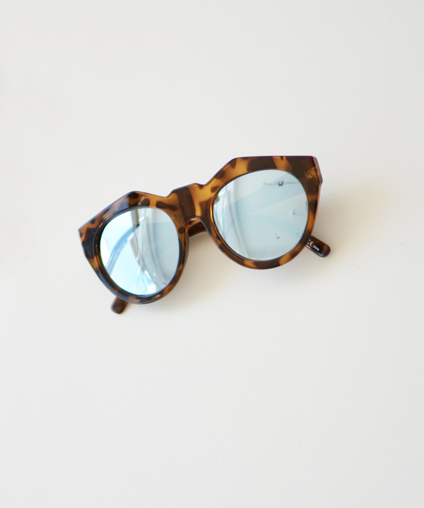 Le Specs Milky Tort Neo Noir Sunglasses Le Specs Milky Tort Neo Noir Sunglasses