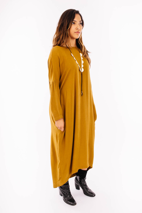 Black Crane Pleated Cocoon Dress (Gold Brown) Black Crane Pleated Cocoon Dress (Gold Brown)
