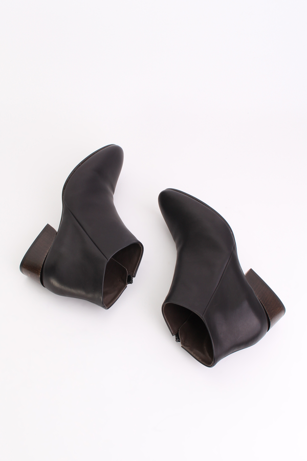 Coclico Whit bootie in black Coclico Whit bootie in black