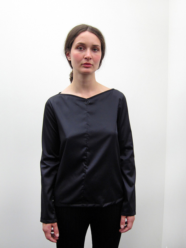 Kahle High V-Neck L/S Tee Kahle High V-Neck L/S Tee
