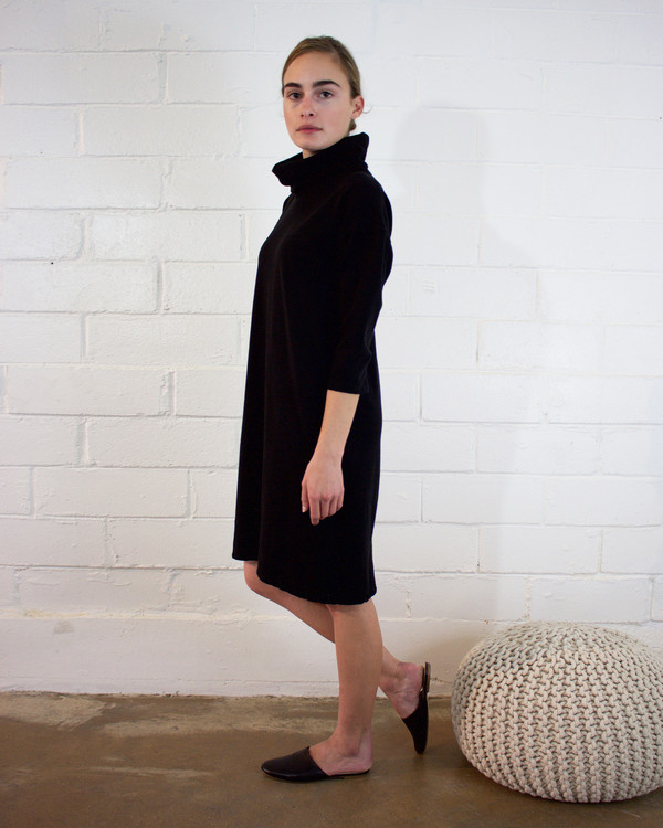 esby ELIZA TURTLENECK DRESS - BLACK esby ELIZA TURTLENECK DRESS - BLACK