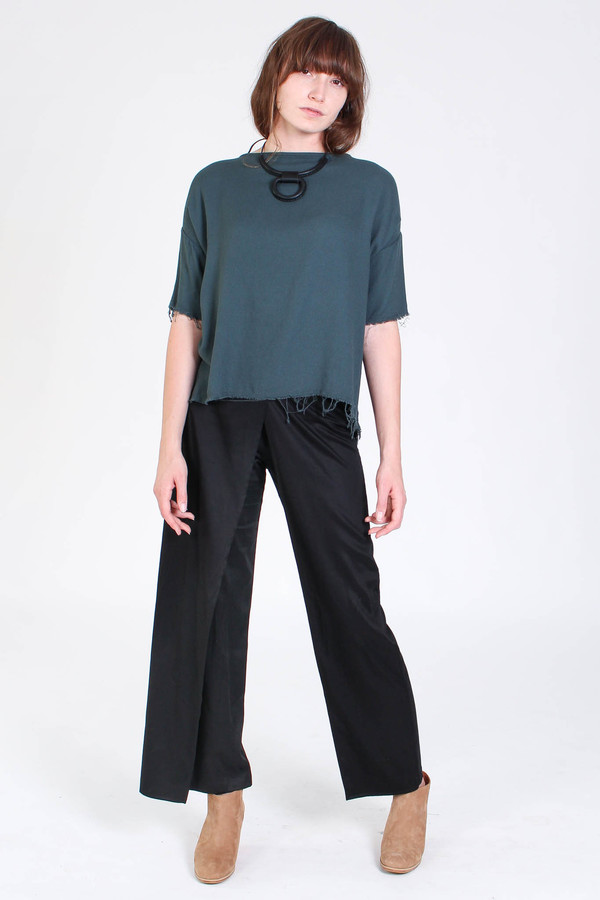 Black Crane Square top in dark shadow Black Crane Square top in dark shadow