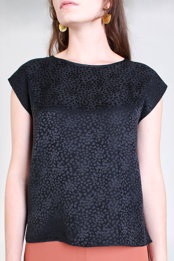 Svilu Base top in black Svilu Base top in black