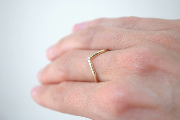 Mociun Mini Peak Band with White Diamond Mociun Mini Peak Band with White Diamond