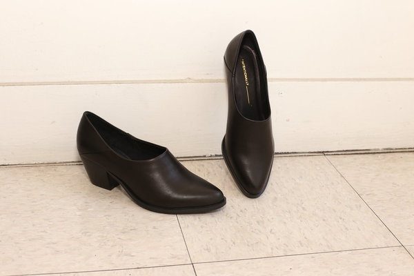Intentionally Blank HERA in BLACK Intentionally Blank HERA in BLACK