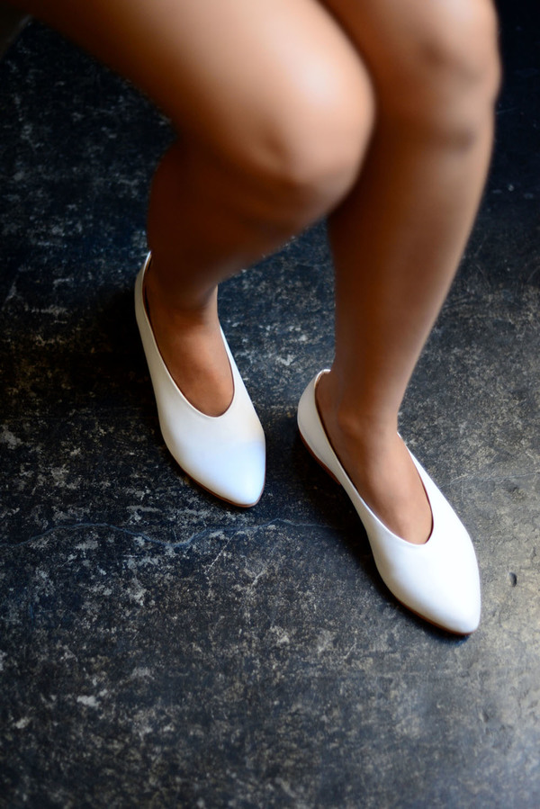 Zou Xou Glove Flat in White Zou Xou Glove Flat in White