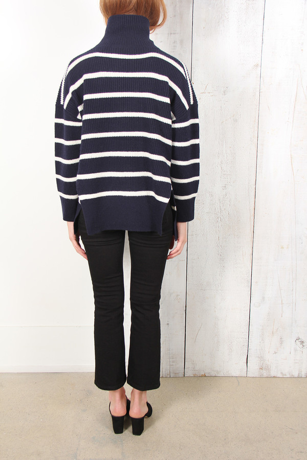 SEA STRIPED TURTLENECK SWEATER SEA STRIPED TURTLENECK SWEATER