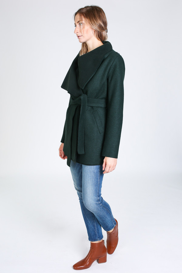 Harris Wharf London Short volcano coat in racing green Harris Wharf London Short volcano coat in racing green