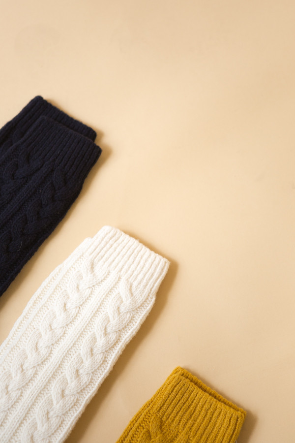 Reality Studio Cable Socks - Creme Reality Studio Cable Socks - Creme