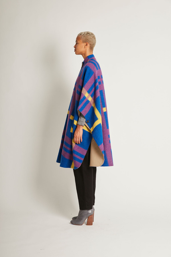 Kurt Lyle Berlyn Cape in Oslo Plaid Kurt Lyle Berlyn Cape in Oslo Plaid