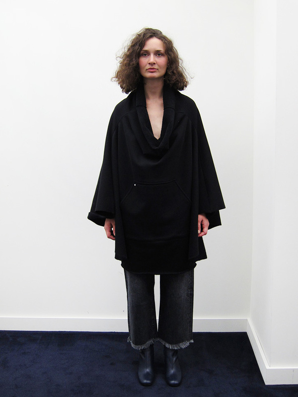 BLESS Sweaterponcho, Black BLESS Sweaterponcho, Black