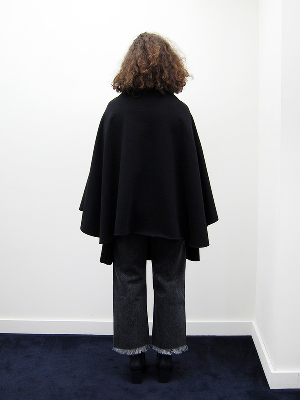 BLESS Sweaterponcho, Black BLESS Sweaterponcho, Black