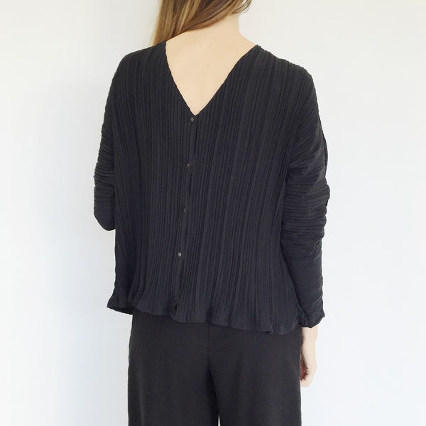 Johan Vintage Reversible Black Pleated Top Johan Vintage Reversible Black Pleated Top