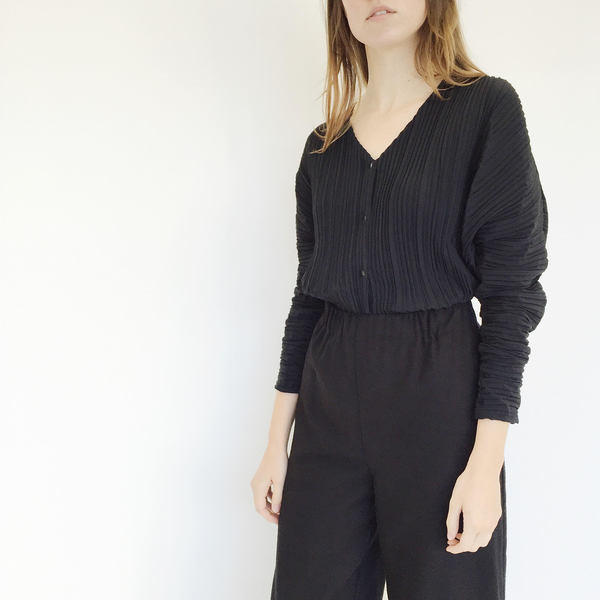 Johan Vintage Reversible Black Pleated Top Johan Vintage Reversible Black Pleated Top