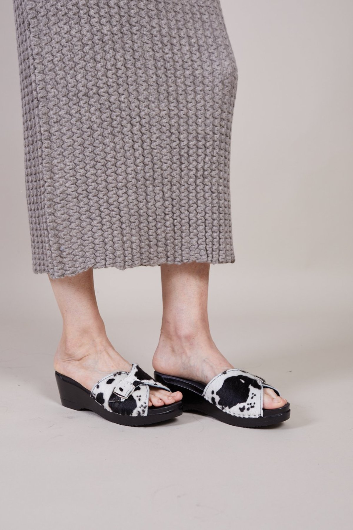no 6 abuela clogs