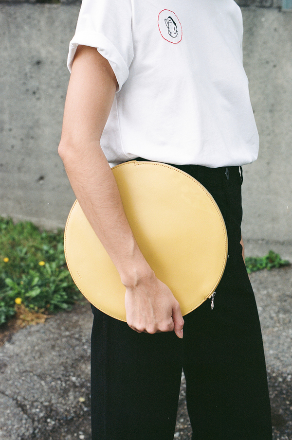 Kara Circle Clutch - gold Kara Circle Clutch - gold