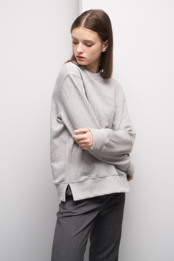 LOOKAST Basic Sweatshirt- Gray LOOKAST Basic Sweatshirt- Gray