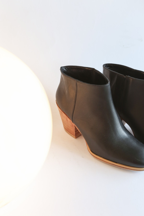 Rachel Comey Mars Classic Boot in Black/Natural Rachel Comey Mars Classic Boot in Black/Natural