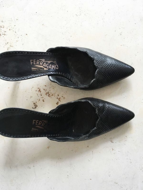 The Shudio Vintage Black Ferragamo Scallop Kitten Heels (Sz 7) The Shudio Vintage Black Ferragamo Scallop Kitten Heels (Sz 7)