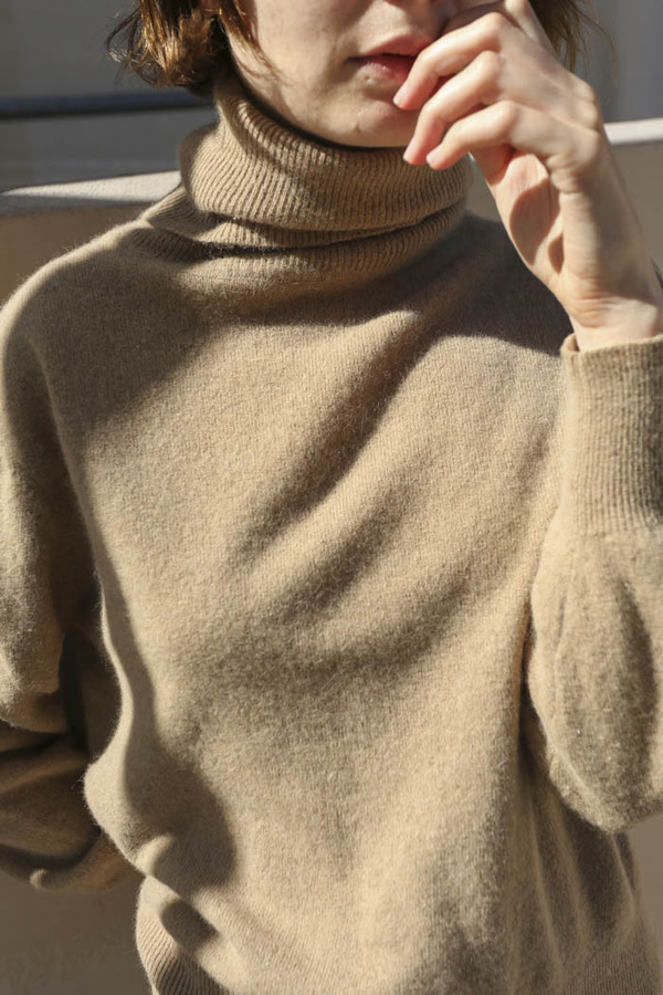 NONNA Vintage Evan-Picone Tan Turtleneck NONNA Vintage Evan-Picone Tan Turtleneck