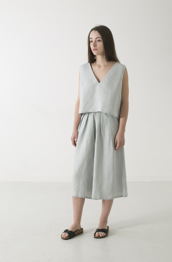 GOOD STUDIOS HEMP LINEN V CROP GOOD STUDIOS HEMP LINEN V CROP