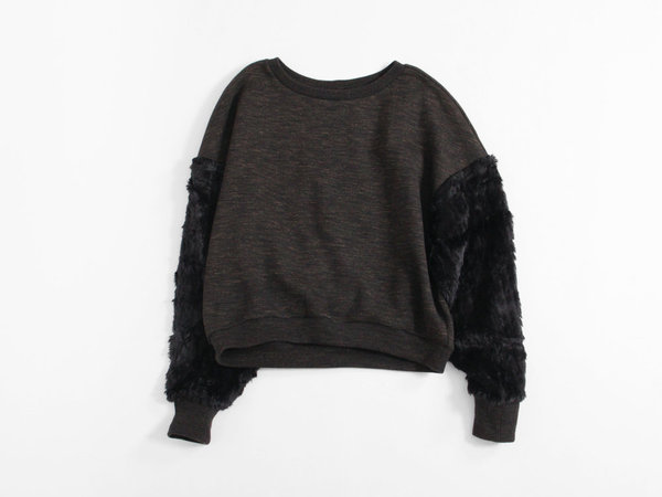 Berenik Fur Sleeve Sweatshirt Berenik Fur Sleeve Sweatshirt