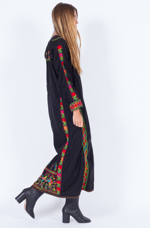 BLACK FOLK EMBROIDERY LONG DRESS (ONE SIZE) BLACK FOLK EMBROIDERY LONG DRESS (ONE SIZE)