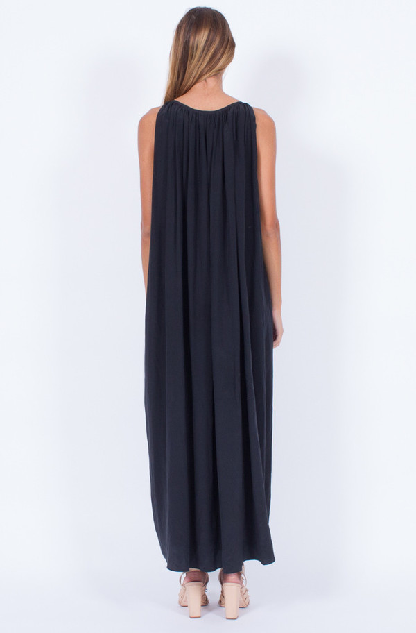 BLACK SILK LONG DRESS (ONE SIZE) BLACK SILK LONG DRESS (ONE SIZE)