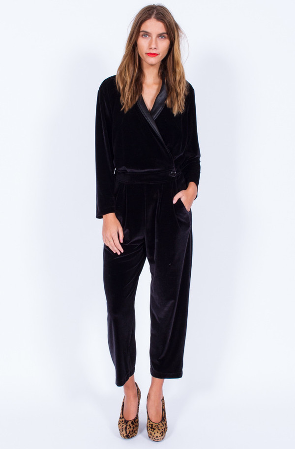 BLACK VELVET TUXEDO JUMPSUIT (MEDIUM) BLACK VELVET TUXEDO JUMPSUIT (MEDIUM)