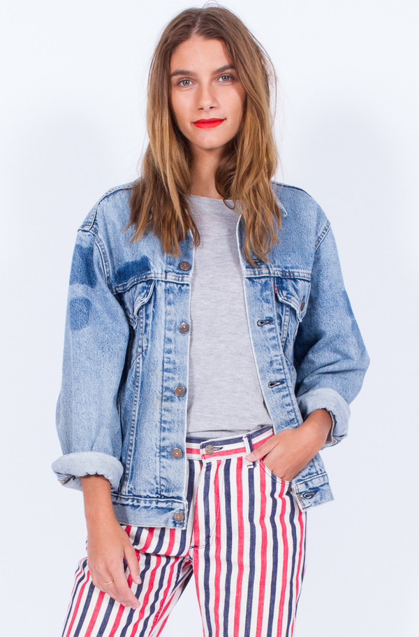 LEVI'S DENIM JACKET (MEDUIM) LEVI'S DENIM JACKET (MEDUIM)