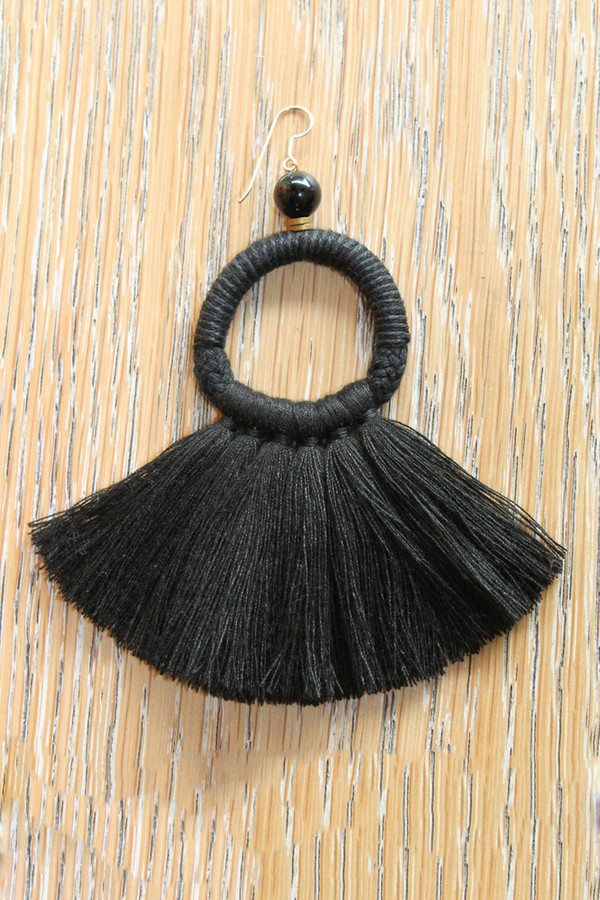 ora-c oly earrings in black ora-c oly earrings in black