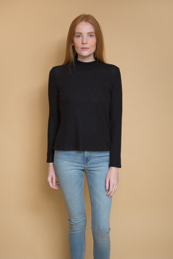 Nytt Mock Neck Top / Black Nytt Mock Neck Top / Black