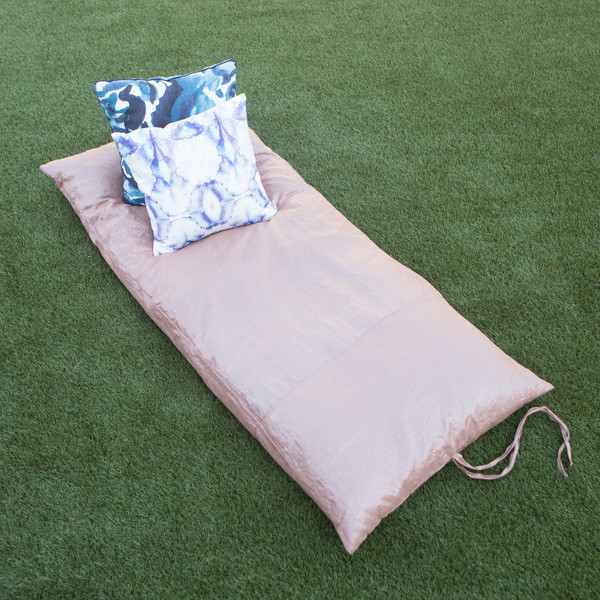 HEDGEHOUSE Throwbed HEDGEHOUSE Throwbed