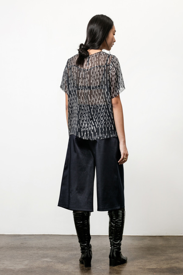 Osei-Duro Note T in Silk Chiffon Broken Lines Osei-Duro Note T in Silk Chiffon Broken Lines
