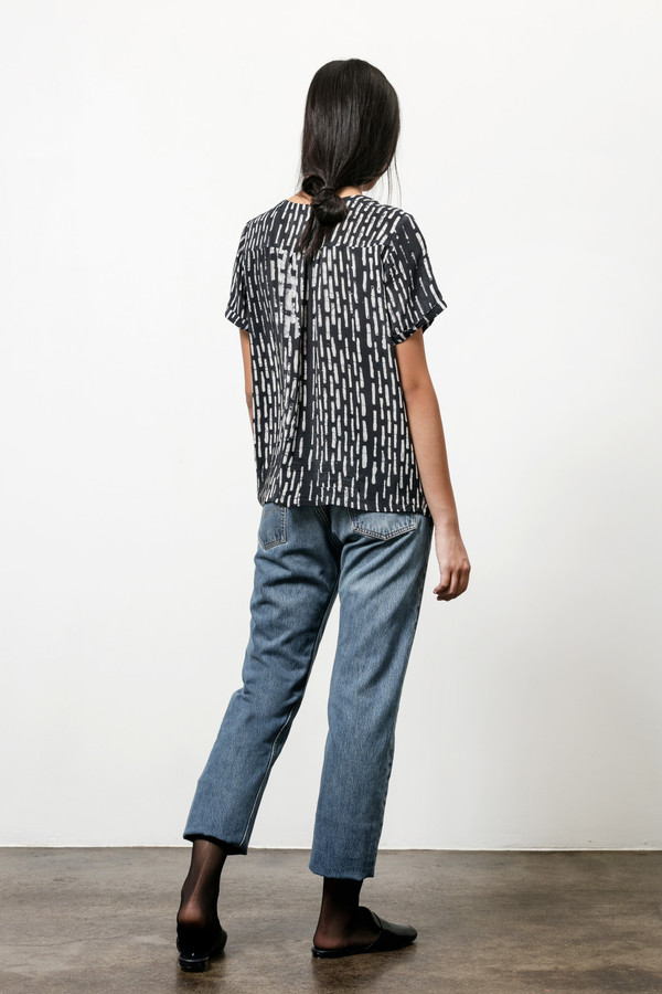 Osei-Duro Note T in Silk Crepe Broken Lines Osei-Duro Note T in Silk Crepe Broken Lines