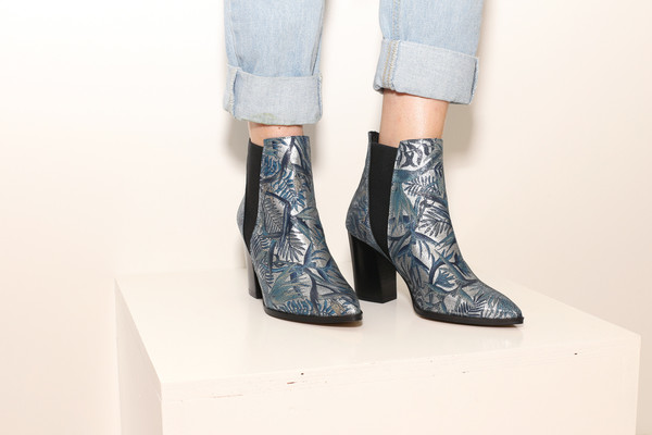 Intentionally Blank TEMPO Floral Intentionally Blank TEMPO Floral