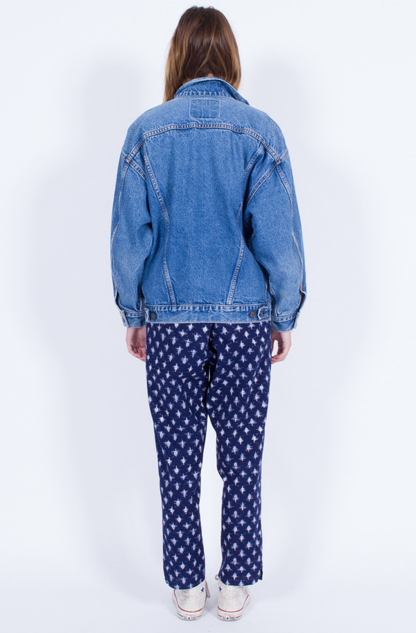 LEVI'S DENIM JACKET (MEDUIM-LARGE) LEVI'S DENIM JACKET (MEDUIM-LARGE)