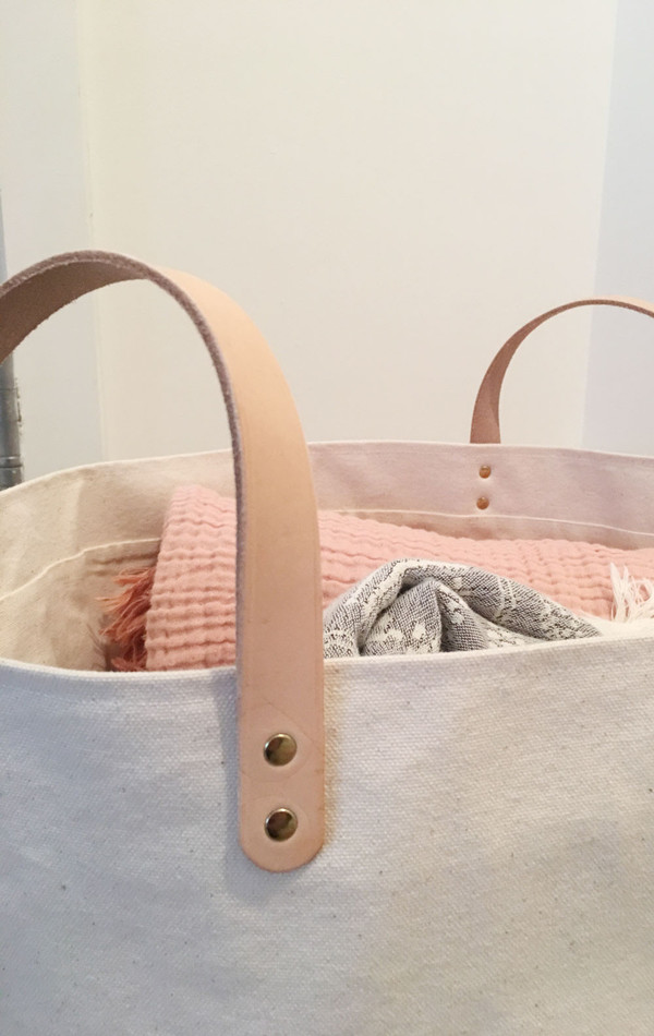 Two New York Minimalist bucket basket Two New York Minimalist bucket basket
