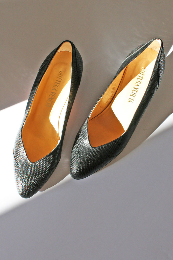 VINTAGE BOTTEGA VENETA PUMPS (SIZE 6) VINTAGE BOTTEGA VENETA PUMPS (SIZE 6)