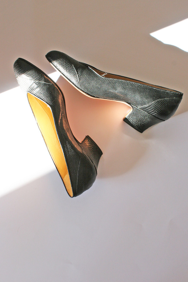 VINTAGE BOTTEGA VENETA PUMPS (SIZE 6) VINTAGE BOTTEGA VENETA PUMPS (SIZE 6)