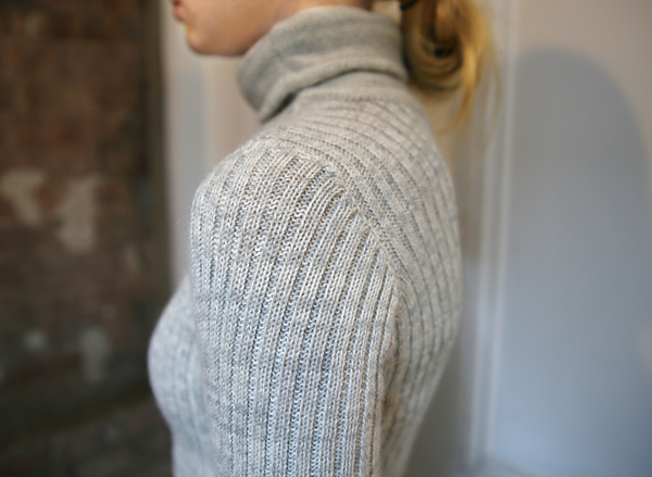 été noir ribbed lightweight turtleneck été noir ribbed lightweight turtleneck